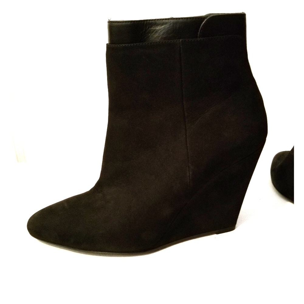 ~ VINCE Ludlow Black Suede Wedge ANKLE BOOTS 8.5 ~